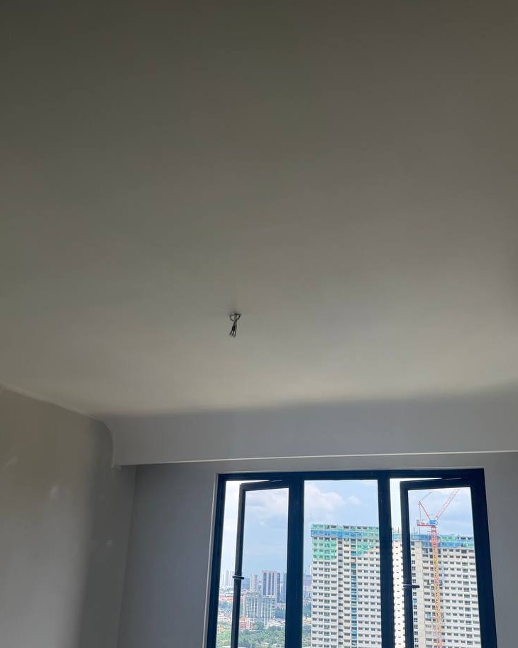 Curved Plaster Ceiling with Wiring Point – Bangsar Unit Smooth plaster ceiling with curved cornice edge and concealed wiring point in high-rise condo unit, Bangsar