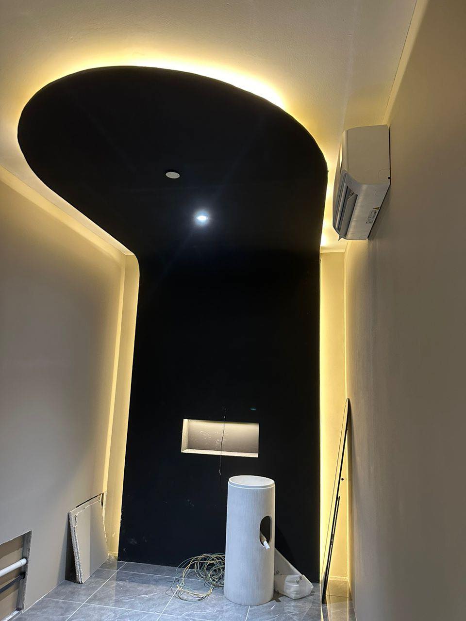 Curved feature wall Puchong beauty salon fit-out — curved feature wall