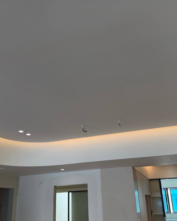 Curved Plaster Ceiling with Cove Lighting - Rawang Curved plaster ceiling with hidden cove lighting and recessed downlights above open living space, Rawang residential ground floor