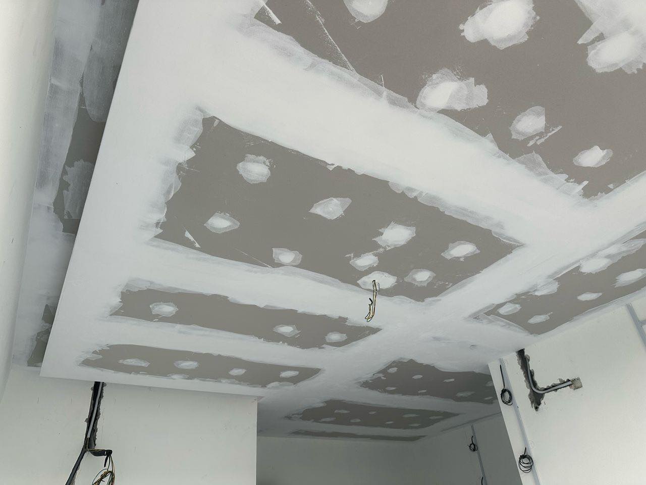 Plaster ceiling jointing in progress for a double-layer ceiling design at a Bukit Jalil residence. This stage prepares the ceiling for smooth finishing and modern lighting fixtures.