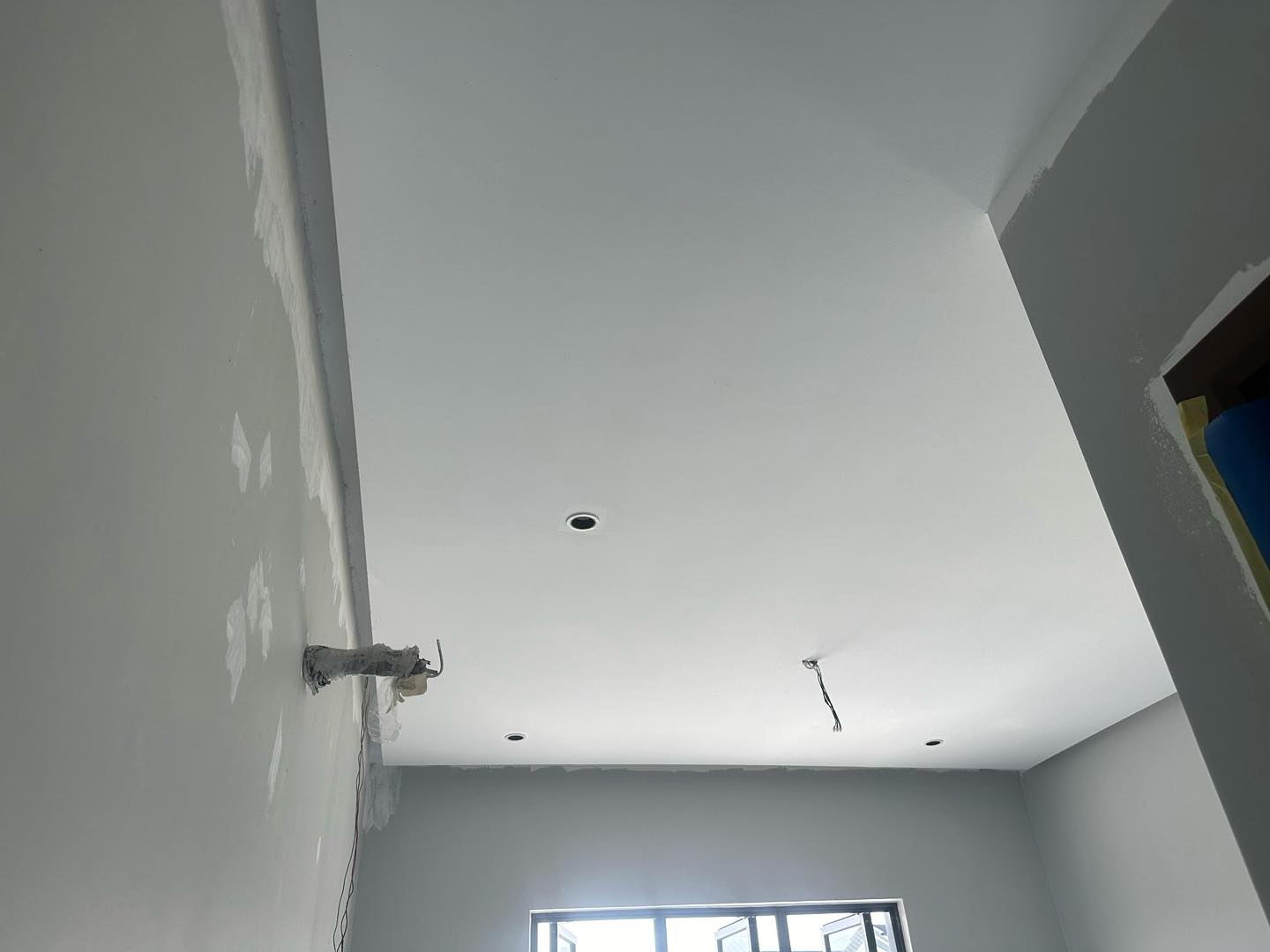 Plaster ceiling project in Cyberjaya showing neat wiring setup and wall preparation before paint and lighting installation.
