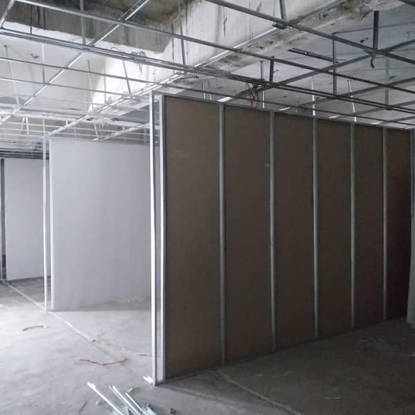 On-site partition board installation in Kuala Lumpur, using dust-reducing materials for a clean and efficient space division solution.