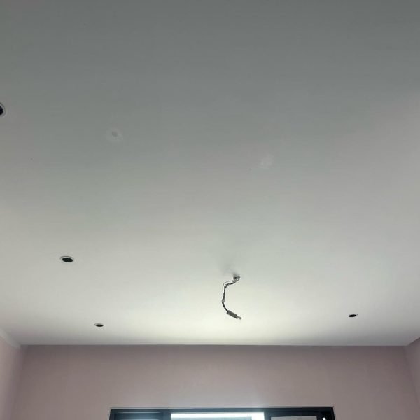 Minimalist plaster ceiling design in a Cyberjaya room with clean recessed lighting point layout – perfect for future lighting customization.